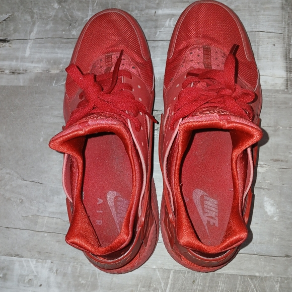 Mens Nike huarache sneakers size 12 red used - Picture 3 of 4